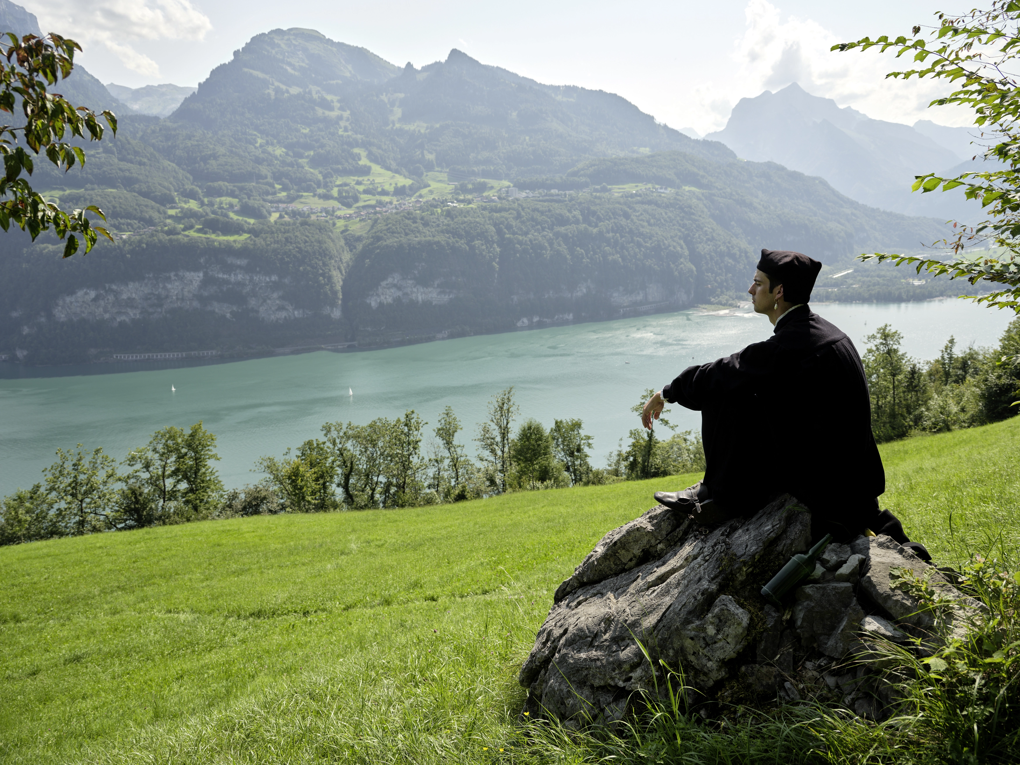 Maria Loboda – An exhausted Dr. John Dee enjoys the view towards the lake, 2021 – Photo: David Aebi