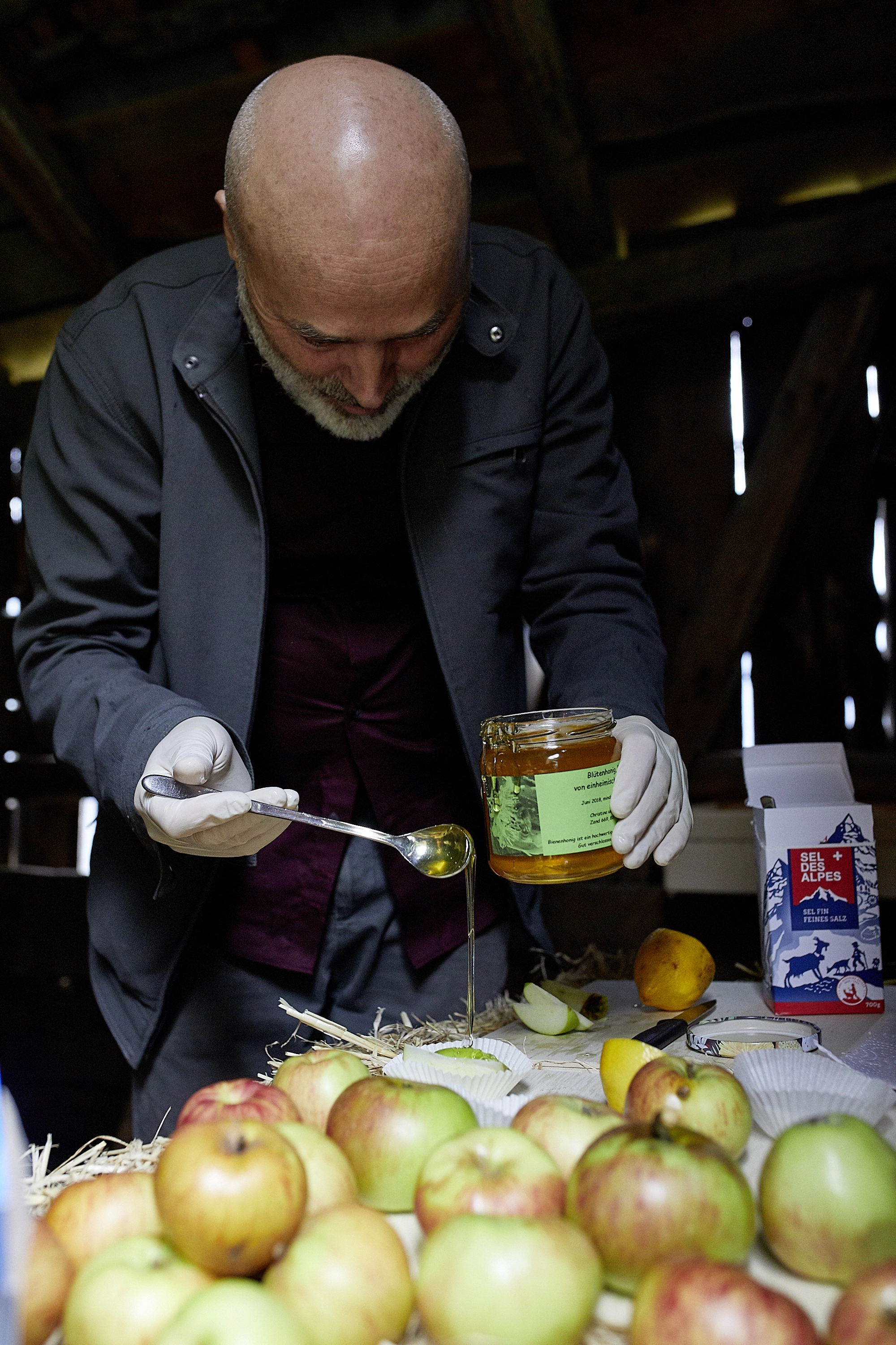 Bill Burns – The Salt, the Donkey, the Apple, 2018 – Photo: David Aebi